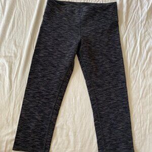Alo black and gray striped lines Capris Good Condition Size:S